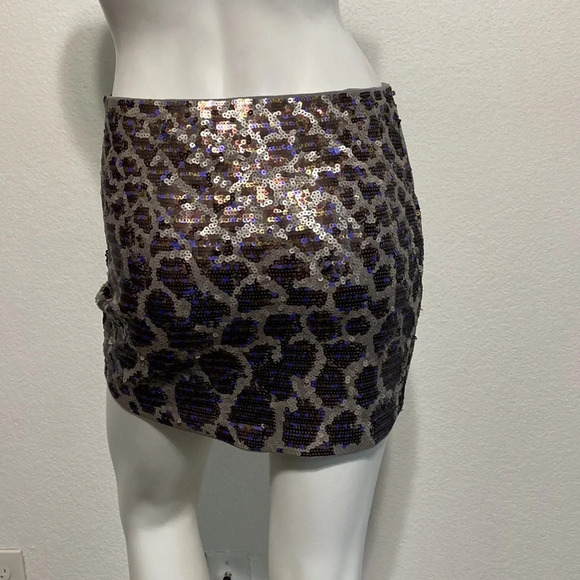 Express "NWOT" Multicolor Animal Print Sequin Shimmer Mini Skirt Size XS - Picture 3 of 7